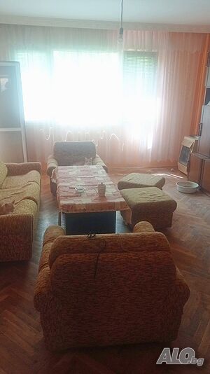Продава Тристаен апартамент до Болницата