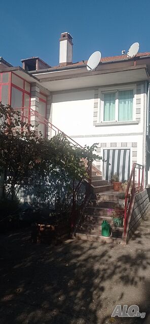 ПРОДАВА Тухлена двуетажна КЪЩА в кв. Мътница