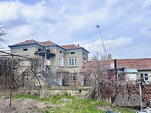 Къща с 3.8 дка двор в китното с. Арковна Двуетажна къща 190 кв.м РЗП 3830 кв.м двор | Къщи, Вили | Арковна