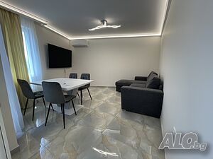 Луксозно обзаведен двустаен апартамент под наем в Центъра