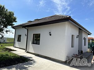 Двуетажна Къща с. Момино Област Пловдив