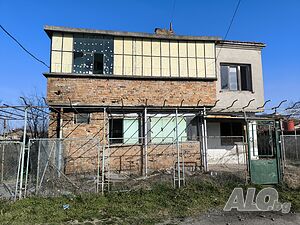 Урегулиран парцел с къща в гр. Камено - без посредник