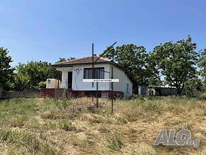 Къща с голям двор и гледка в с. Баново 60кв.м.