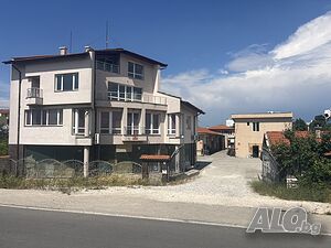 Складове и магазини пътя за Пловдив след бензиностанция Мусчо