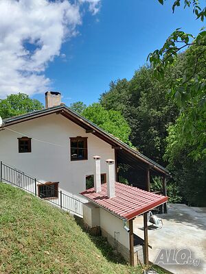 Къща в с. Балканец граничи с река