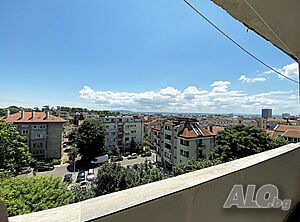 Апартамент за нощувки на метри от морската градина.
