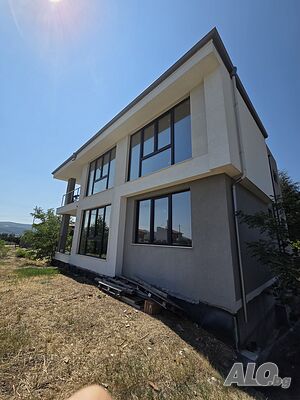 Продава се луксозна къща на 2.5 км от центъра на Благоевград