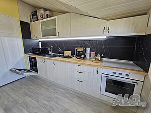 Апартамент с Две Спални и Кухня с трапезария на 3ти етаж от къща, в центъра