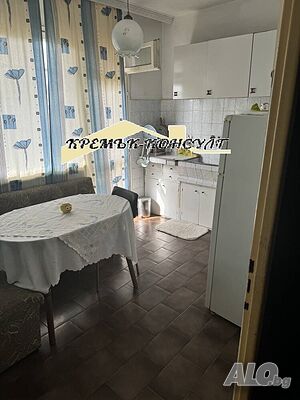 Кремък консулт! Продава тристаен апартамент! Новата част!