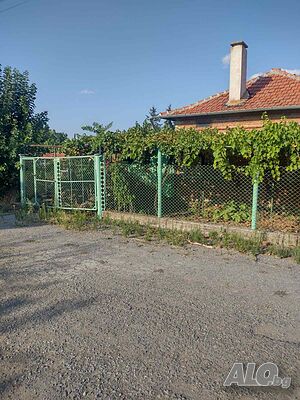 Продава къща с двор Едноетажна къща 120 кв.м РЗП 1000 кв.м двор | Къщи, Вили | Любенец