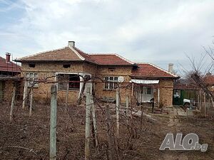 Къща с гараж