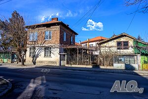 Продава етаж от къща