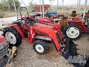 Продавам трактор Янмар FX 235 с челен товарач