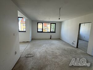 Тристаен апартамент директно от строител до Градската градина - паркомясто и мазе включени