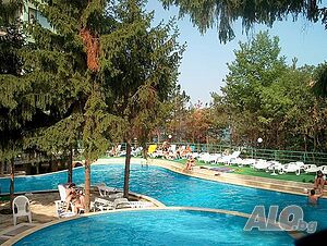 Тристаен апартамент в природен парк и комплекс ’Златни пясъци’.