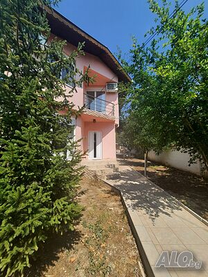 Отлична комфортна двуетажна къща с морска панорама и басейн