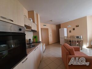 Отличен обзаведен тристаен апартамент в близост до морето