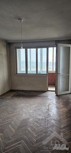 Четиристаен апартамент в близост до Първо районно, гр. Варна