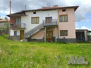 об.3399 - Двуетажна селска къща за продажба в полите на Малашевска планина