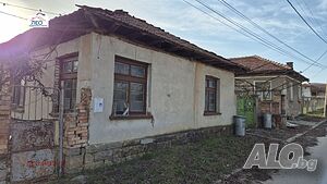 Продава къща в с. Сенник