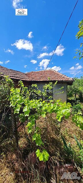 Продава къща в с. Сенник