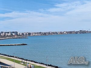 Панорамна гледка, ПЪРВА линия-Голям двустаен с две тераси и две бани
