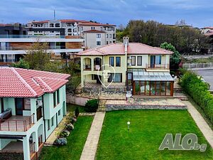Голяма двуетажна къща с морска панорама, Созопол