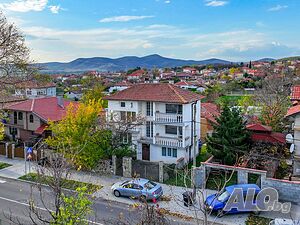 Просторна триетажна къща в град Българово, област Бургас