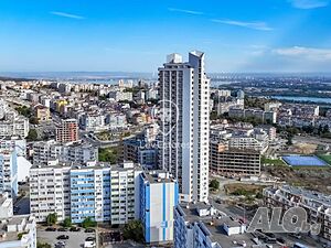Двустаен апартамент без ремонт в висок жилищен блок, Бургас