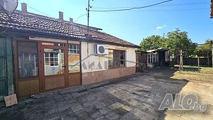 Къща с дворно място от 507 кв.м. в с. Цалапица