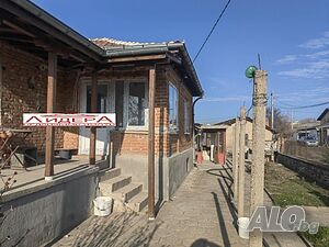 Къща в село Шишманци, 1600 кв.м. двор