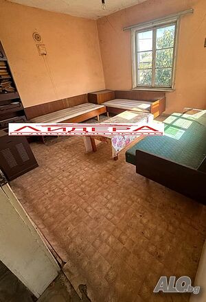 Къща в село Цалапица с двор 670 кв.м.