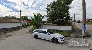 Къща на главния път в с. Старо Железаре