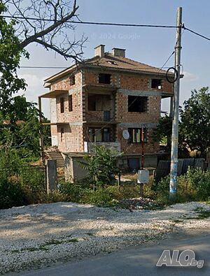 Триетажна монолитна къща с. Скутаре