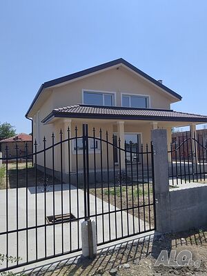 Двуетажна самостоятелна къща, с. Рогош