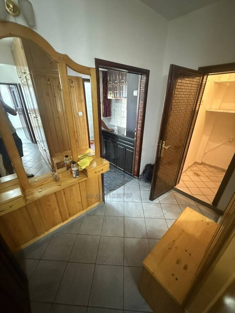 Тристаен апартамент, комуникативно място в кв. Мараша