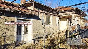 Къща с двор в с. Градина