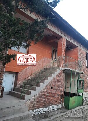 Двуетажна къща в с. Цалапица