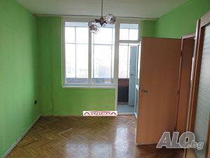 Хол, кухня, две спални - комуникативно място, кв. Въстанически