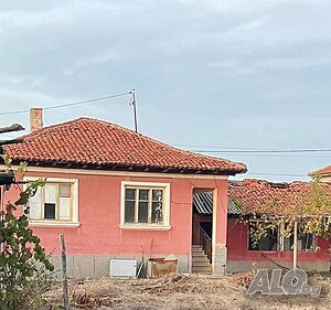 Къща с двор на асфалтирана улица, с. Дуванлии