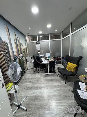 Оборудван офис Събота пазар Кючук Париж