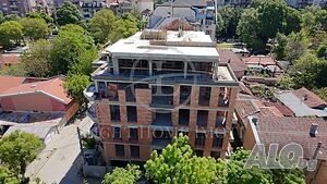 Тристаен / Бутикова сграда в строеж / Кючук Париж