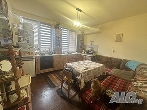 Продава КЪЩА с. Черни Осъм