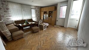 Тристаен апартамент