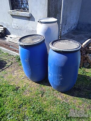 Продава бидони