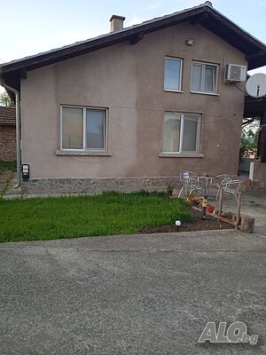 Продава къща