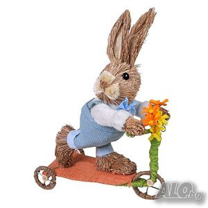 Голям великденски заек на тротинетка