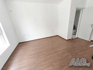 ИМОТИ ЛУКС-КА дава необзаведен тристаен апартамент под наем Топ Център