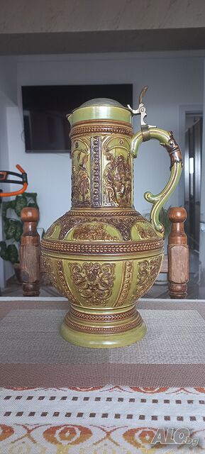 Прекасно и стилно произведение на изкуството. Цената е трвърда.