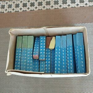 Едновремешни цветни, тебешири за дъска. Обявената цена е за всичките.
